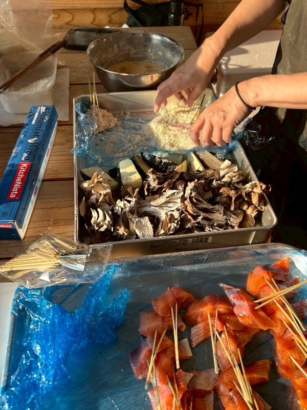 画像2: 料理家・真藤舞衣子さんの夏休み。福井の清流で出合った「幻の魚」と、自然の恵みを持ち寄った“普通じゃない”贅沢すぎるバーベキュー