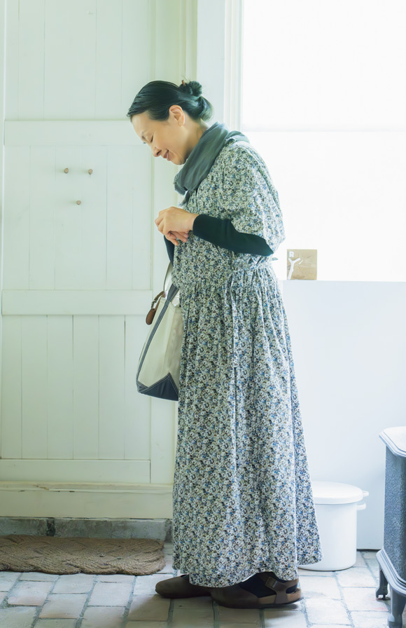 画像7: ライアー奏者・山下りかさんの「春夏秋冬」コーデ術。素材感や色合いの違いを楽しむ“重ね着”のバリエーション