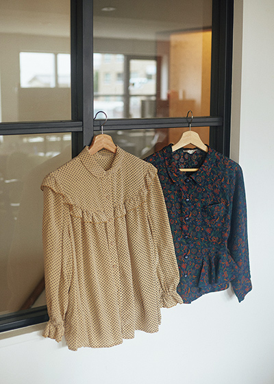 画像4: 古着ショップオーナーに聞く「わたしの定番服」4つのマイルール。服選びは即決。古着やアンティークの小物を合わせて新鮮な表情を／Koti主宰・早川ちひろさん