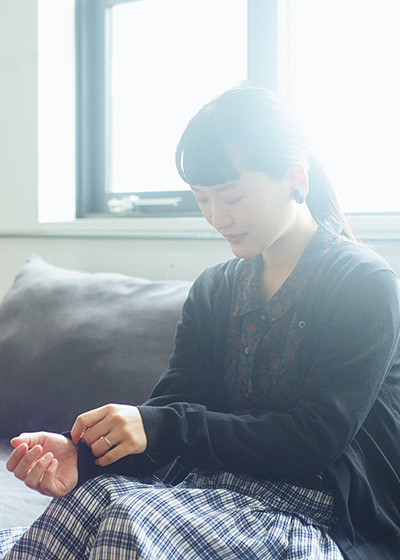 画像1: 古着ショップオーナーに聞く「わたしの定番服」4つのマイルール。服選びは即決。古着やアンティークの小物を合わせて新鮮な表情を／Koti主宰・早川ちひろさん