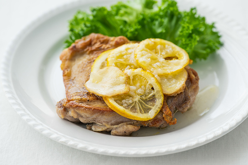 画像: レモンジンジャーシロップを使ったアレンジレシピ① パリパリチキンステーキ レモン塩麹ソースがけのつくり方