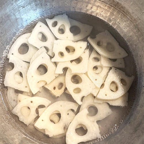 画像1: 秋の始まりに「れんこんの豆乳ポタージュ」のつくり方。乾燥してくる季節にうれしい‟体を潤すスープ”｜荒木典子の“旬のおつゆ”