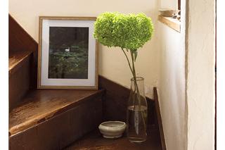 「階段の踊り場」の花しつらい