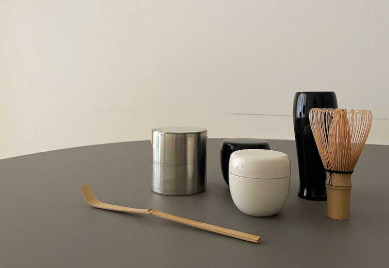 画像: 茶筅、茶杓、棗、茶濾し、茶巾。お茶道具は意外とコンパクトです