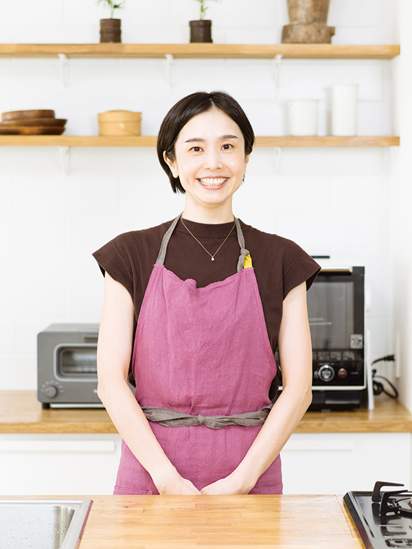 画像: 40代で出産し、3歳のお子さんを育てながら、大学で教鞭もとって……とパワフルな長谷川さん