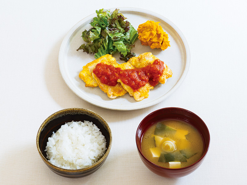 画像: 高タンパクを意識した主菜と汁物にエネルギー源である炭水化物を組み合わせると◎