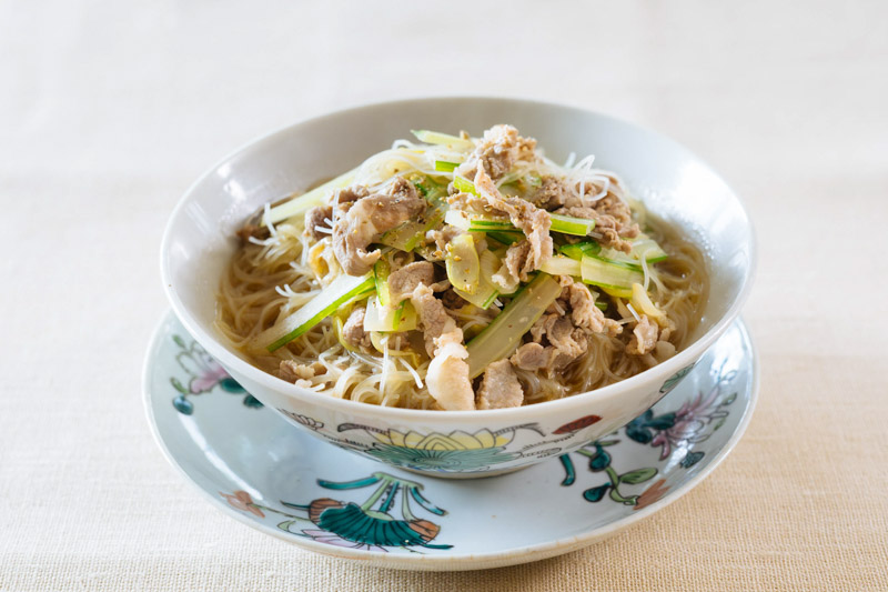 画像: セロリと豚肉の汁ビーフンのつくり方