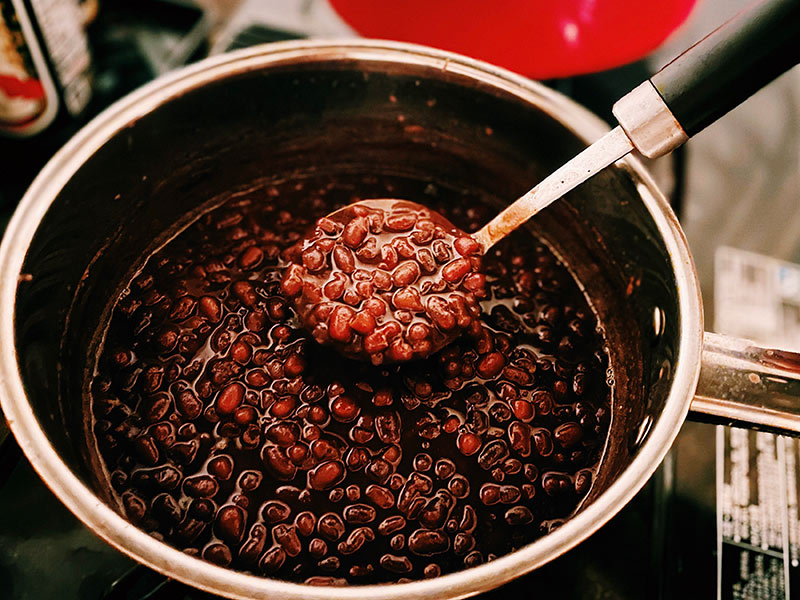 やさしい甘さの「自家製あんこ」のつくり方。できたてほかほかの味わいは格別!おしるこや小腹が空いたときのおやつに/週末北欧部 chikaさん