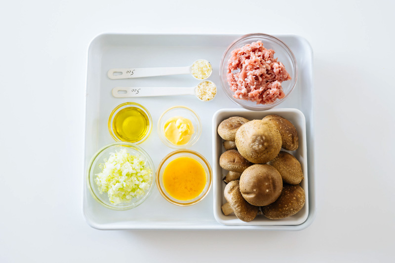 画像: 材料(8個分)
