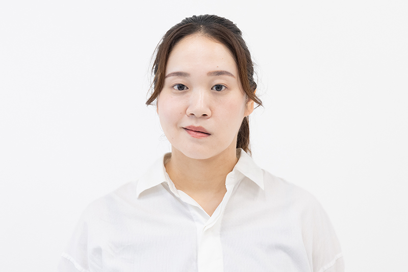 画像: 頬をちぢめて引き上げていくイメージ