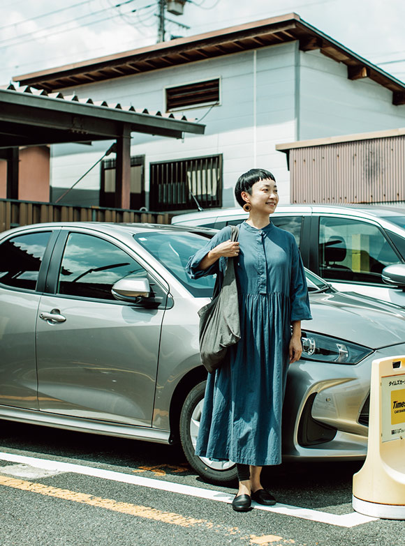 画像: 車は所有せず、必要なときはカーシェア。「近くのパーキングで借りられます」