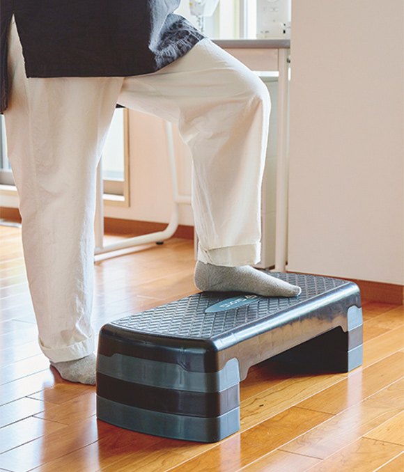 画像: 時間を見つけて昇降するようにしている、昇降ステップ