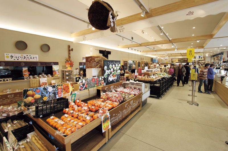 画像: 直売所では、農薬、肥料、除草剤を使わずに栽培した自然栽培農作物などを豊富に揃えている