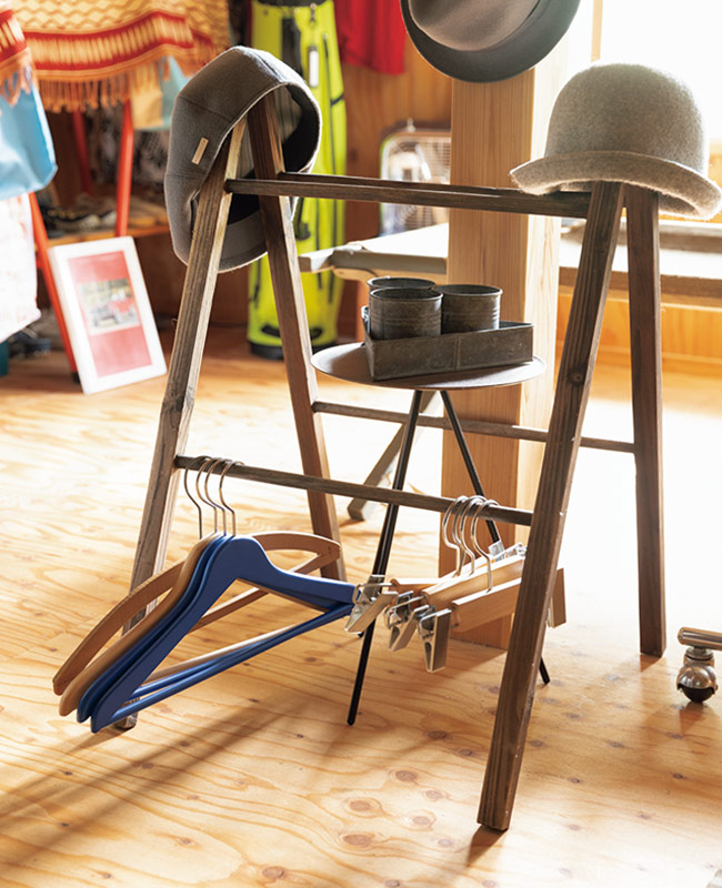 画像: クローゼット収納の工夫 01 ハンガーの数を決めて