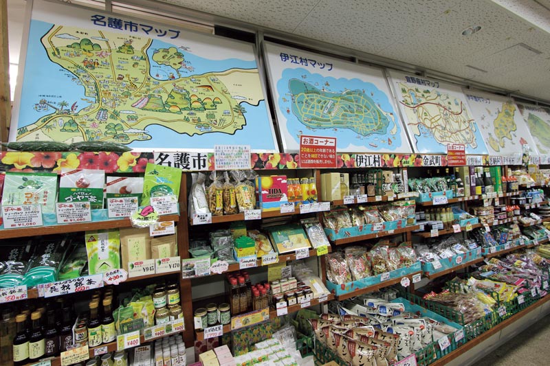 画像: 沖縄フルーツや名産品がそろう人気の道の駅「許田」（沖縄県名護市）