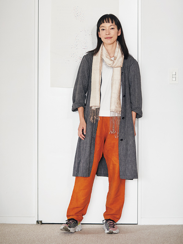 画像: 〈春のコーデ〉 軽やかな素材を選んで春の気分を楽しむ