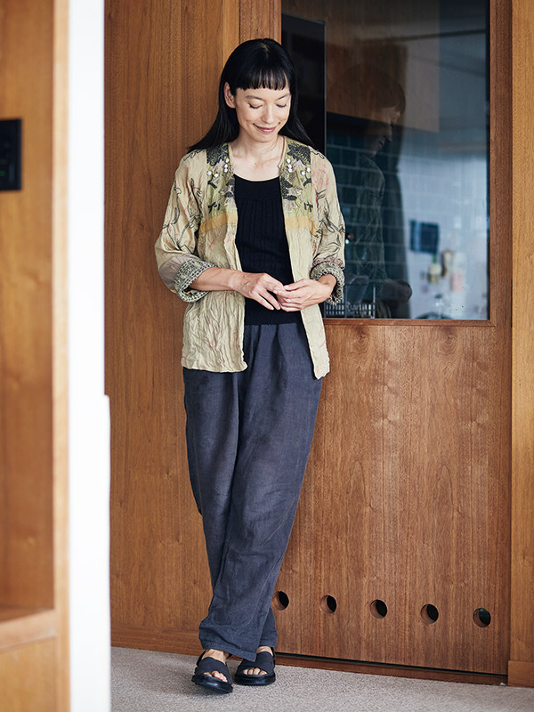 画像: 〈夏のコーデ〉 涼しくて、きちんと見えるアイテム選び