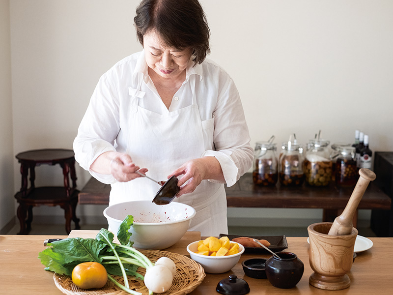 画像: 「このキムチはあえるだけ。すぐに食べられるけど、少しずつ食べて変化を感じるのも楽しい」と映林さん。