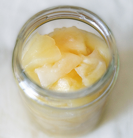 画像: もう何年もつくりつづけているという、りんごのソース。お湯に溶かし込み、甘いお茶として楽しんでも。