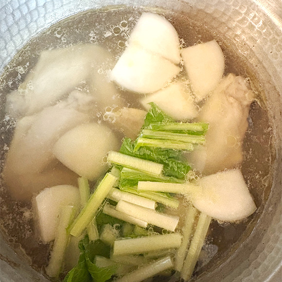 画像4: 寒さを癒す“秋”の薬膳スープ「鶏手羽肉とかぶのスープ」のつくり方。肌寒くなる季節に、体を温める消化のいいスープ|荒木典子の“旬のおつゆ”