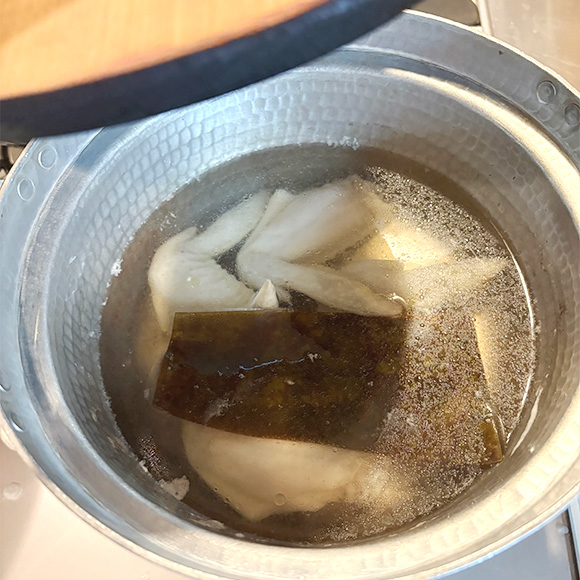 画像2: 寒さを癒す“秋”の薬膳スープ「鶏手羽肉とかぶのスープ」のつくり方。肌寒くなる季節に、体を温める消化のいいスープ|荒木典子の“旬のおつゆ”