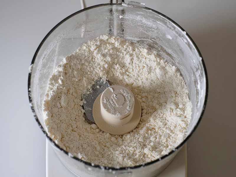 画像: 混ぜ合わせたところ。まだサラサラな状態