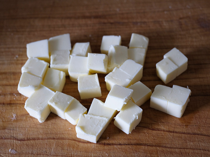 画像: 角切りにしたら冷蔵庫で冷やしておく