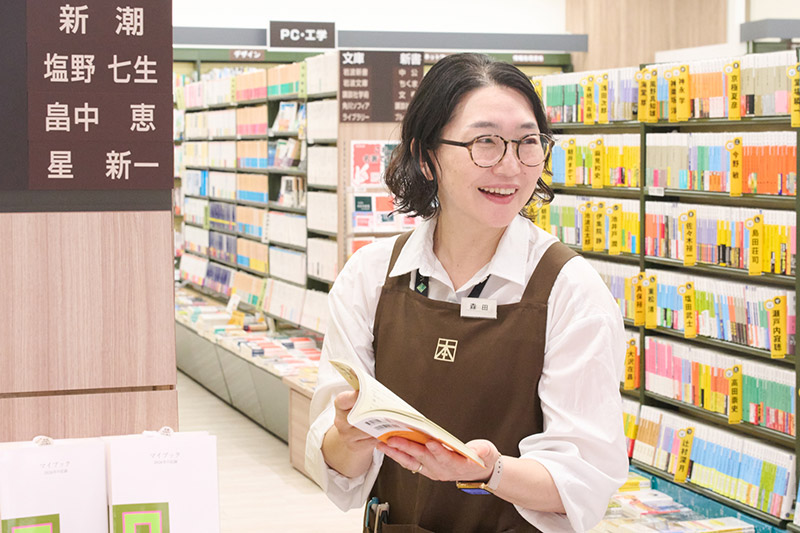 画像: くまざわ書店・昭島店で働く、森田めぐみさん