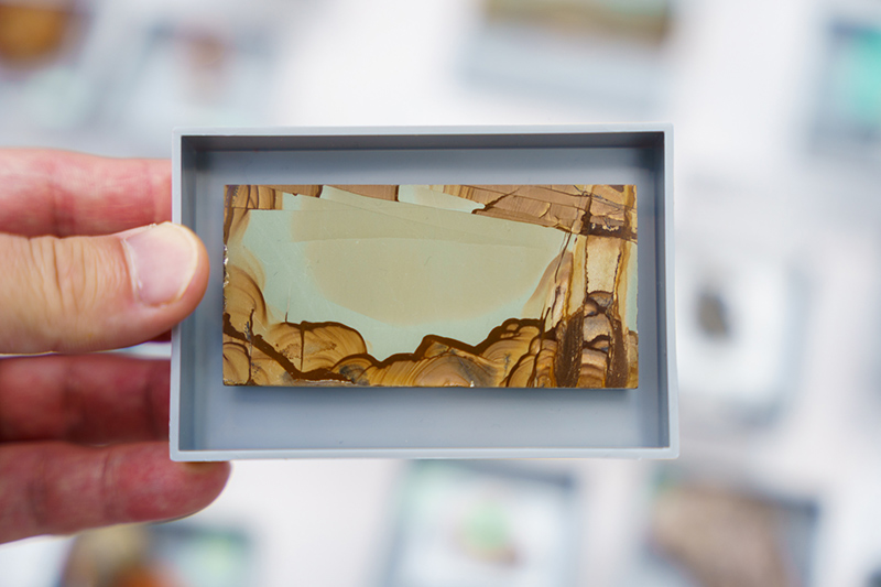 画像: 大理石のようなマーブル模様が素敵なバエジナストーン。その模様が景色のようにも見えて「廃墟大理石」とも呼ばれています