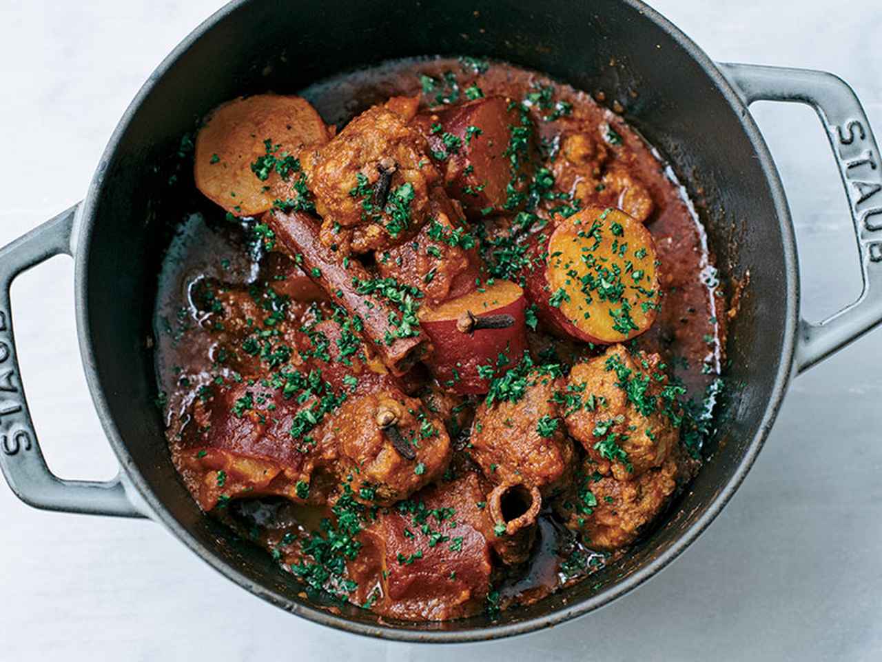 画像: 「ミートボールとさつまいものスパイス煮」のつくり方|渡辺有子さん