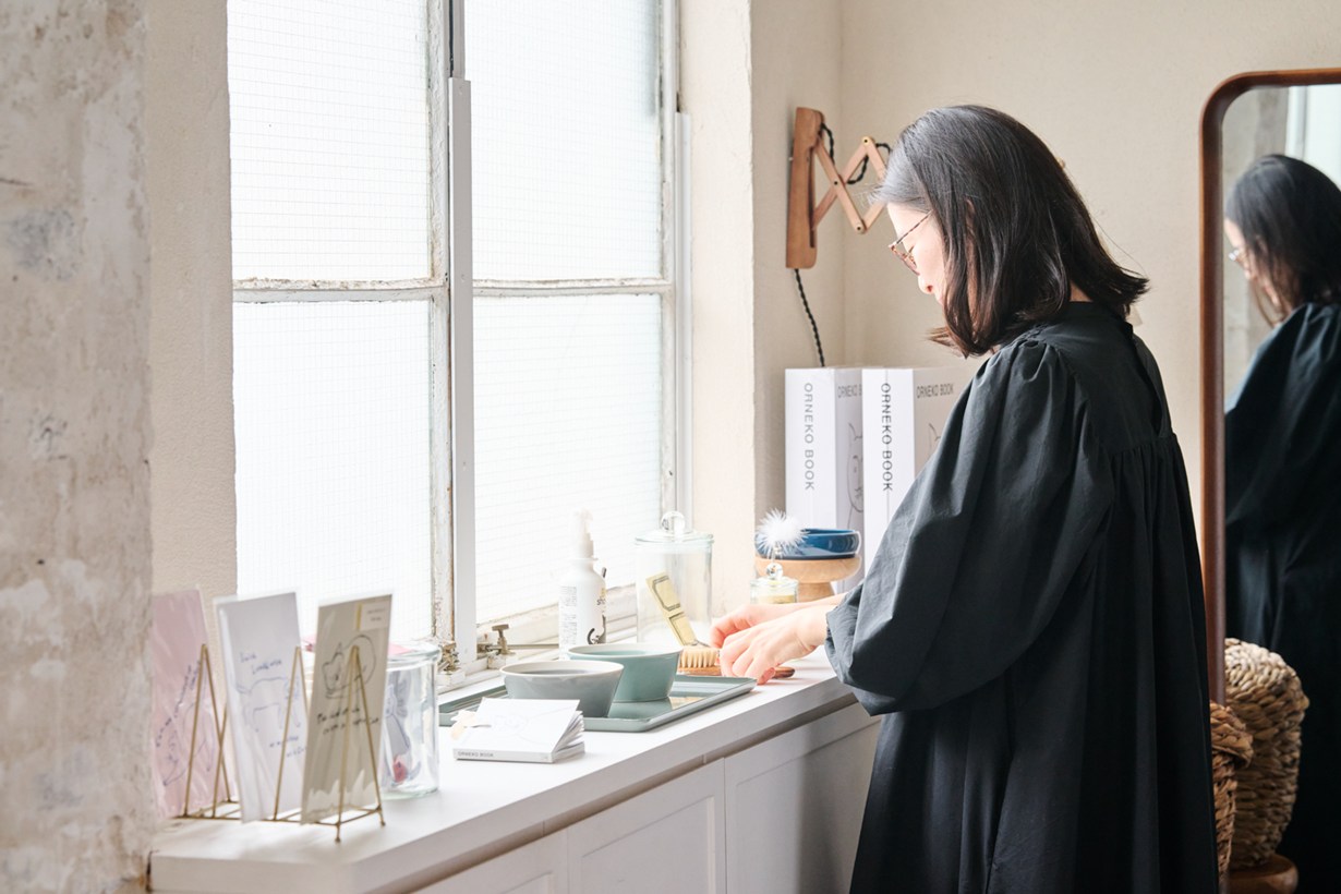 画像: 店舗スタッフとプレスの仕事のほかにも、仕入れやSNSでの発信など多岐にわたる業務をこなします