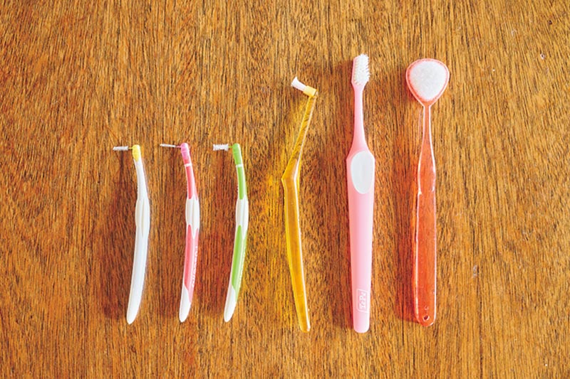 画像: 左から順番に使用。歯間ブラシは細さを変えて3種類