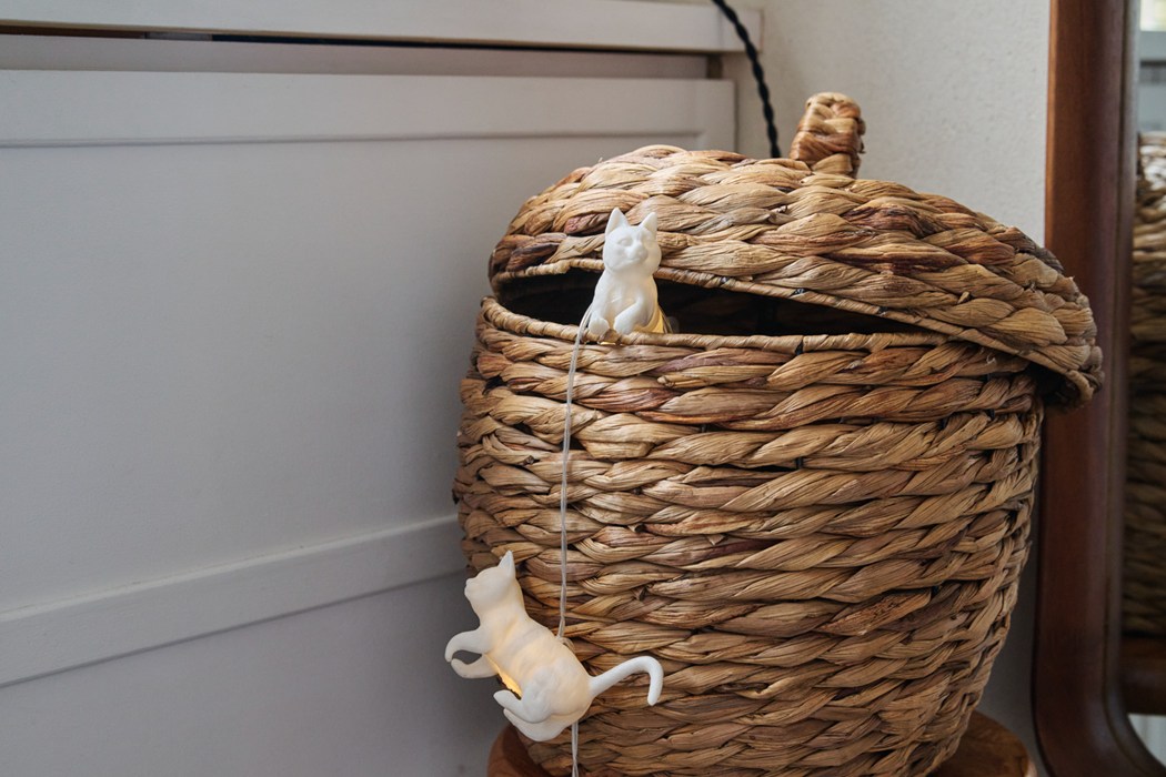 画像: 愛にあふれる“猫アイテム”も人気。スタッフが心底惚れ込むインテリア雑貨がそろう店「オルネ ド フォイユ」（東京・不動前）眺めるだけで気分が上がる、おすすめアイテム5選