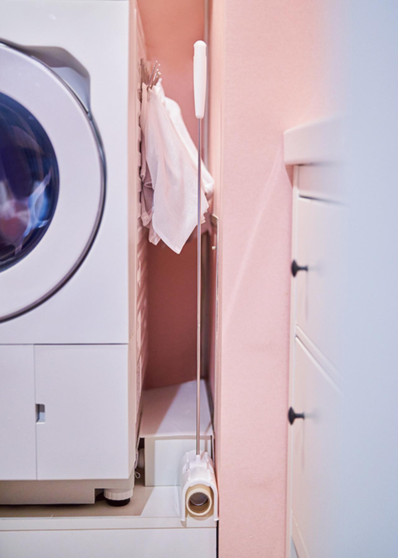 画像: ロングヘアの娘が3人いるので、髪の毛は床に落ちがち。「一本でも髪の毛を見つけたら即コロコロ」