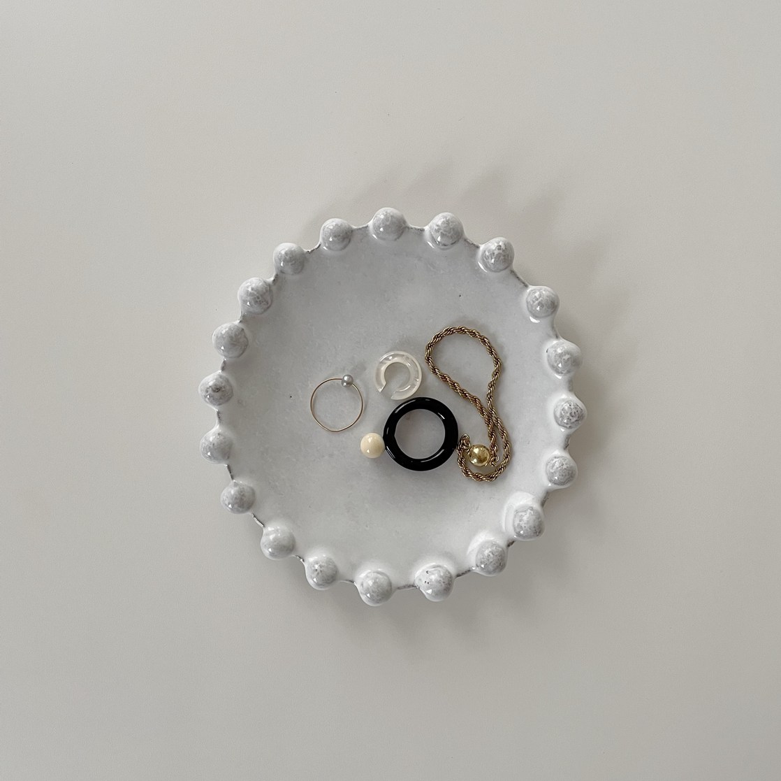 画像: アクセサリーと雰囲気がぴったりと思ったら......“マルつながり”でした！