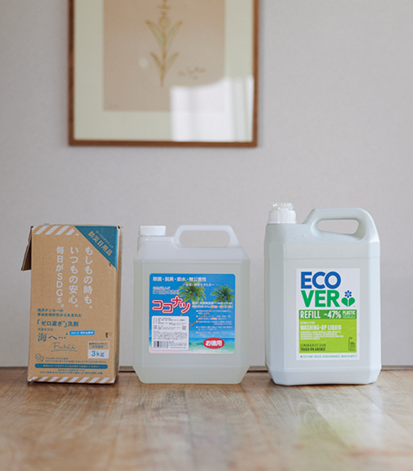 画像: 「エコベール」や「ココナツ」など汎用性の高い洗剤を、大容量で購入