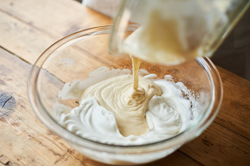 画像4: ほっとするやさしい甘み「甘酒ヨーグルトスフレケーキ」のつくり方。しゅわっととろける軽やかなケーキ|榎本美沙の発酵暮らし