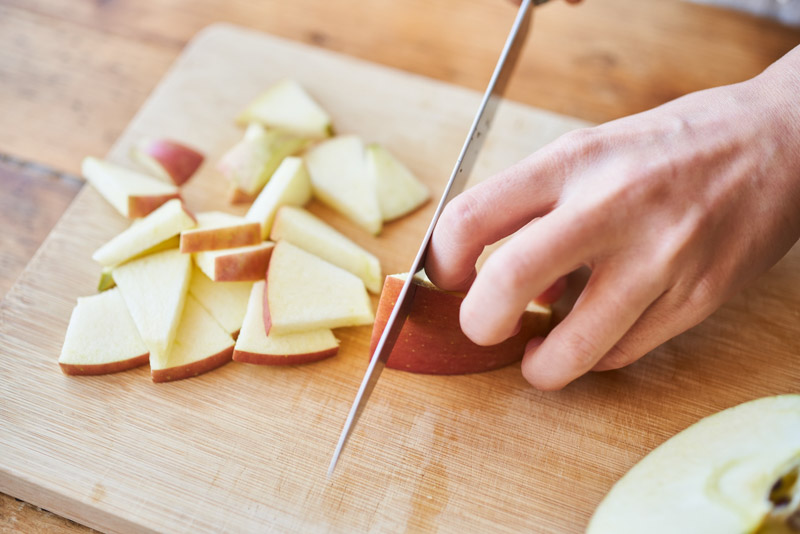 画像1: 旬のりんごでやさしいおやつ「甘酒りんごマフィン」のつくり方。たっぷり詰まったりんごがうれしい季節の焼き菓子｜榎本美沙の発酵暮らし