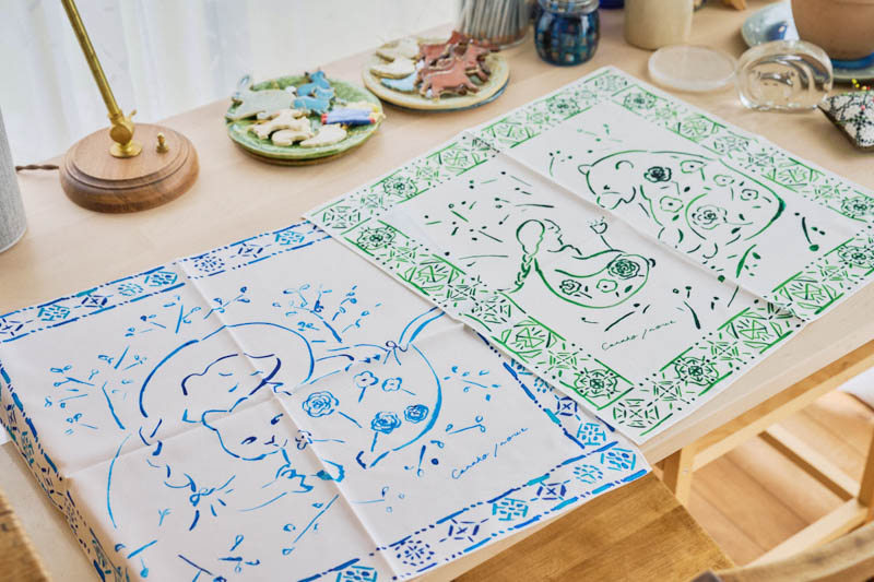 画像: 動物と人と植物を平等に、やわらかく描いたハンカチーフのシリーズ