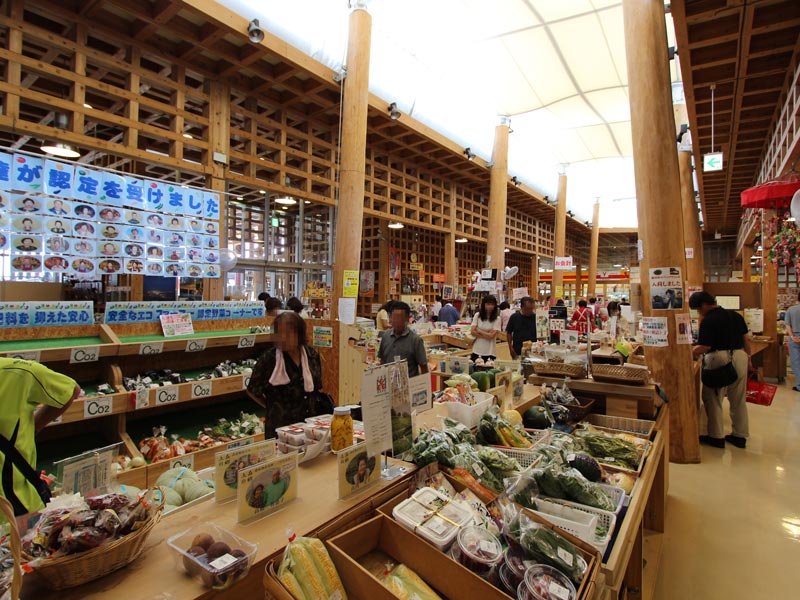 画像1: 鉄分豊富な源泉かけ流しの湯と、石巻の恵みを味わえる道の駅「上品の郷」(宮城県石巻市)