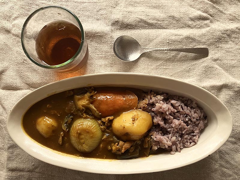 画像: 先輩がつくってくれた大人のカレーを思い出しながら。記憶のなかのおいしさにはまだ遠い