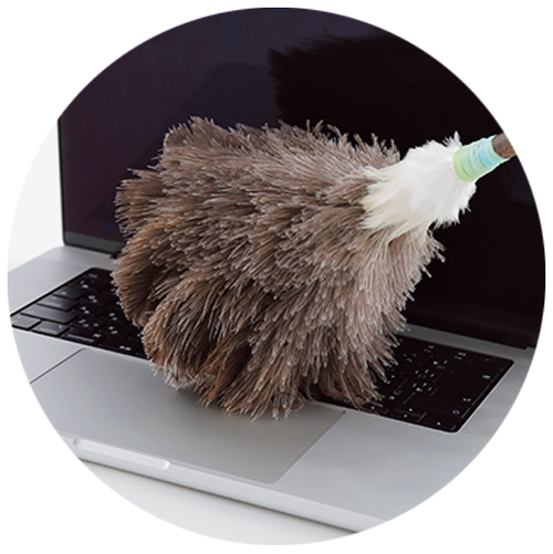 画像: 寸法：全長37×幅16cm、柄の太さ1.3cm　質量：32g　材質：穂先＝オーストリッチフェザー、にわとりの毛、柄＝黒竹　サイズ展開：注文時にサイズ指定可（全長30cm～2m）