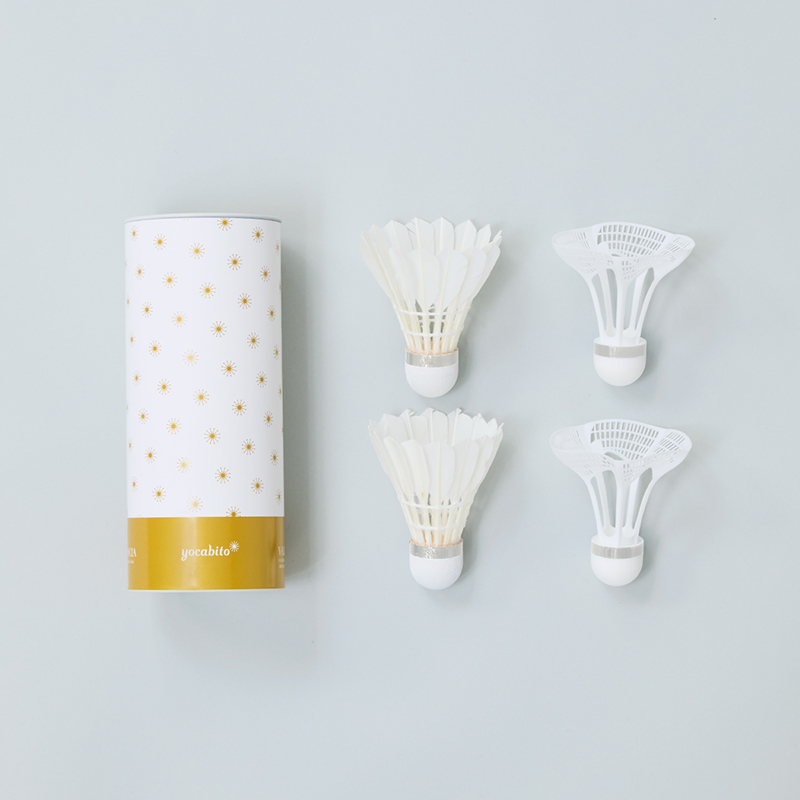 画像: 持ち運びに便利な専用シャトルケース付き