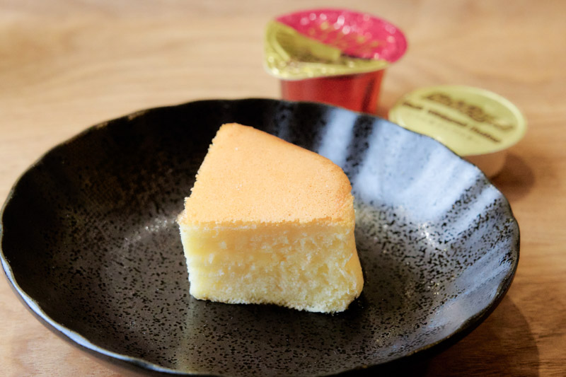 画像: 「喫茶・テイスティーデイズ」（高島屋限定）厚みがある懐かしホットケーキ。上下逆さまにして温めるのがポイントだそう