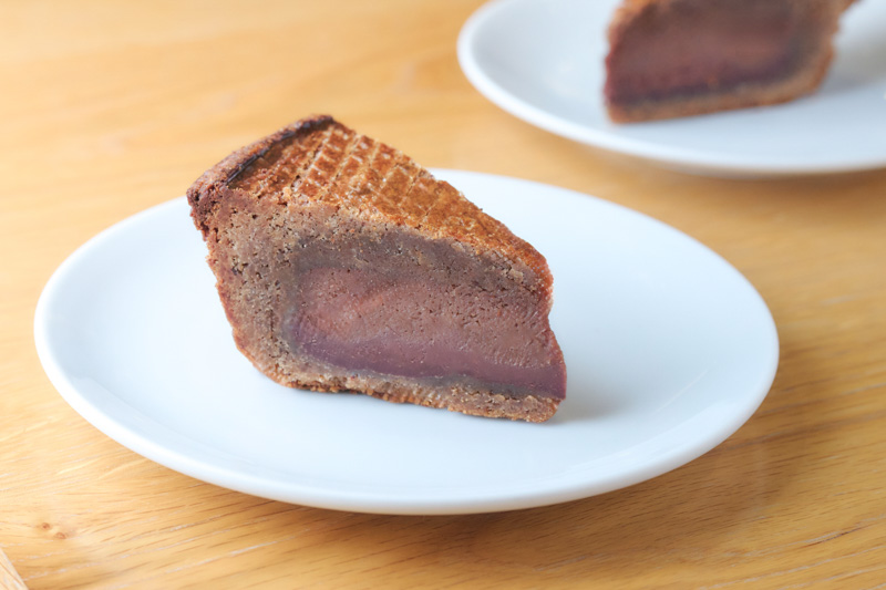 画像: ギフトでは直径17cmのホールでお届け。ホリデーシーズンのケーキにも喜ばれること間違いなし