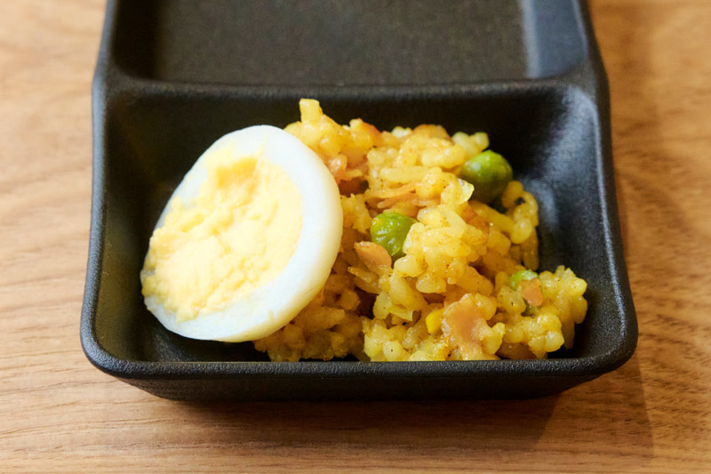 画像: 「喫茶・テイスティーデイズ」（高島屋限定）“懐かしのカレーピラフ”。子どもも食べられる辛くないピラフ。ゆで卵付きがうれしい