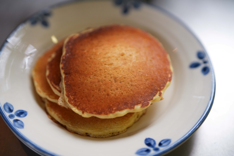 画像4: 土曜の夜に準備する「休日」のごちそうパンケーキ。しっとりと軽めの仕上げは、酢と重曹使いがポイント|門倉多仁亜さんの幸せの見つけ方