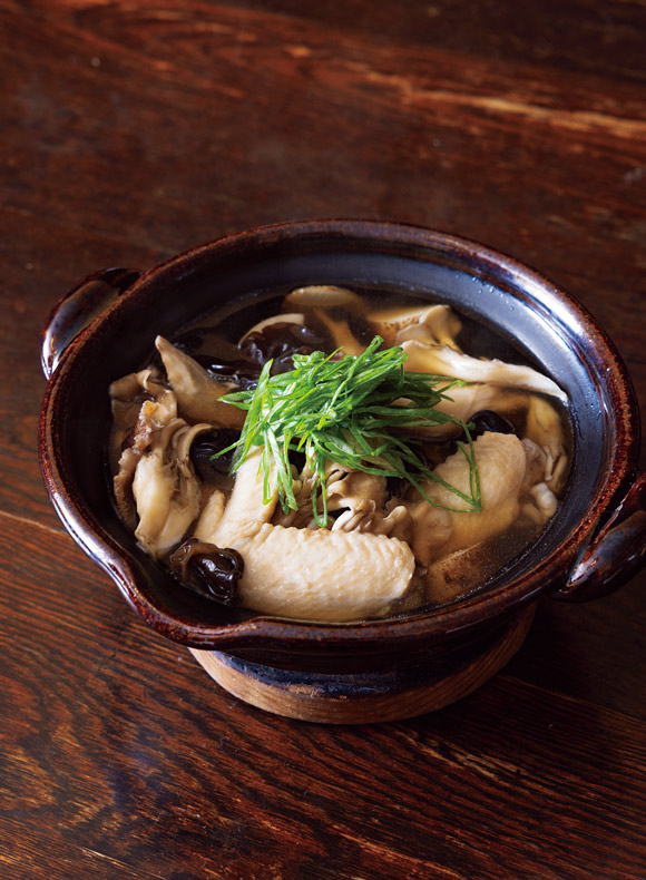 画像: きのこと手羽先の養生鍋
