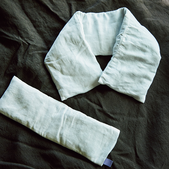 画像: 鈴木さんが主宰する「チムグスイ」でもラベンダーとオレンジフラワー、オレンジピールをブレンドした玄米パッドを販売中