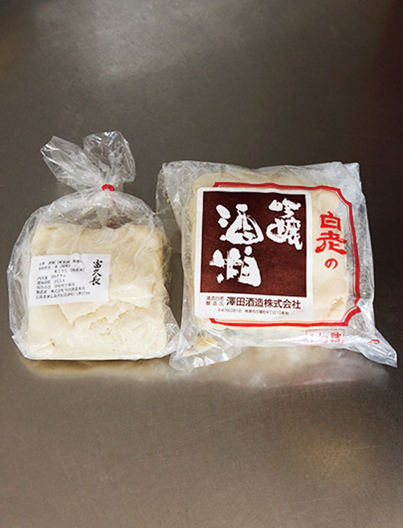 画像: 愛用している広島「今田酒造本店」の「富久長純米酒粕」と、愛知「澤田酒造」の「純米吟醸酒粕」